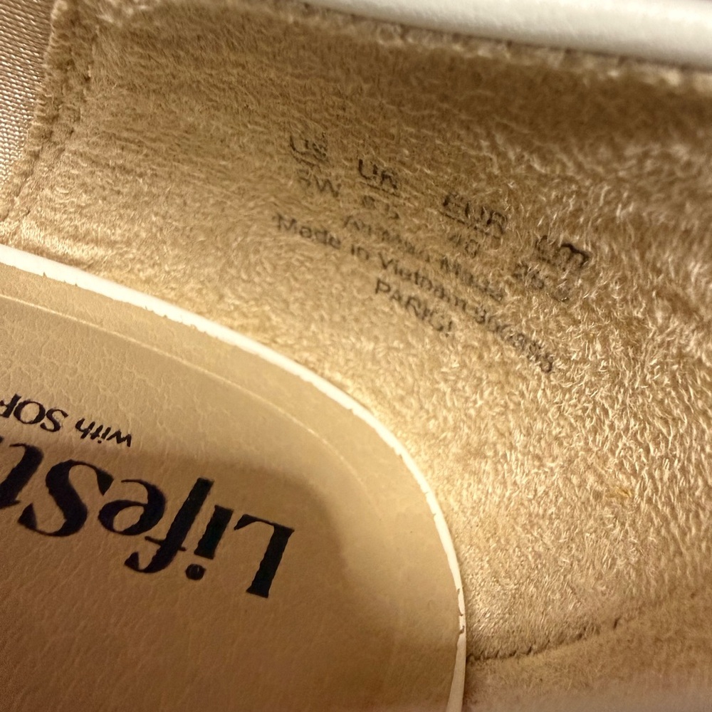 Life Stride Women's Classic White Heels - Picture 3 of 8